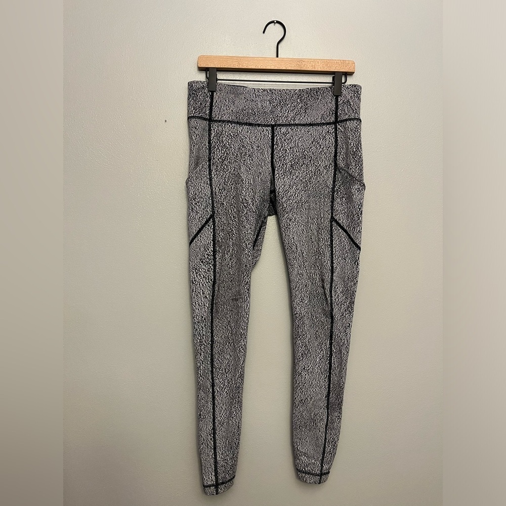 Lululemon Speed Tight V - Size 10